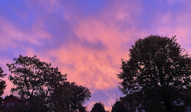 Der Oktober begann heute früh rot (Foto: oas) Der Oktober begann heute früh rot (Foto: oas)