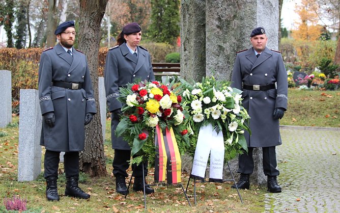 Gedenkfeier zum Volkstrauertag in Sondershausen 2021 (Archiv) (Foto: Eva Maria Wiegand) Gedenkfeier zum Volkstrauertag in Sondershausen 2021 (Archiv) (Foto: Eva Maria Wiegand)