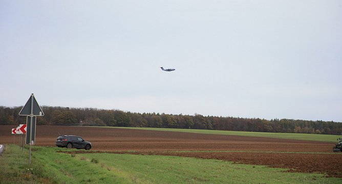 Aibus im Tiefflieg &uuml;ber dem Kyffh&auml;userkreis (Foto: S. Dietzel)