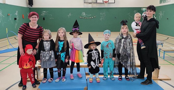 Gruselige Geister, schaurige Hexen und jede Menge Spa&szlig;: Zur Halloween-Party an der Freien Gemeinschaftsschule Armin Mueller-Stahl in Heldrungen war einiges los. (Foto: S. Krauspe-Verkouter)