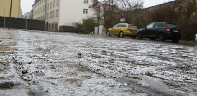Glatte Straßen führten heute in Nordthüringen zu zahlreichen Unfällen (Foto: agl) Glatte Straßen führten heute in Nordthüringen zu zahlreichen Unfällen (Foto: agl)