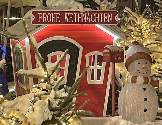 "Frohe Weihnachten" vom Erfurter Weihnachtsmarkt (Foto: Tim Schäfer) "Frohe Weihnachten" vom Erfurter Weihnachtsmarkt (Foto: Tim Schäfer)
