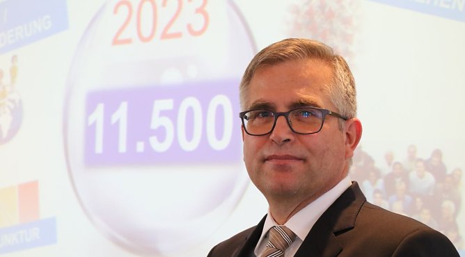 Agenturchef Karsten Froböse hat für 2023 wieder in die Glaskugel geblickt (Foto: agl) Agenturchef Karsten Froböse hat für 2023 wieder in die Glaskugel geblickt (Foto: agl)