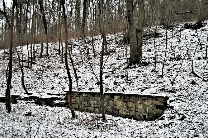 Reste der Freilichtb&uuml;hne  (Foto: Ulrich Reinboth)
