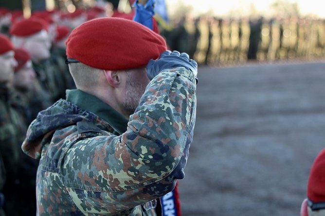 Verleihung des Fahnenbandes am Kyffh&auml;user Denkmal (Foto: Eva Maria Wiegand)