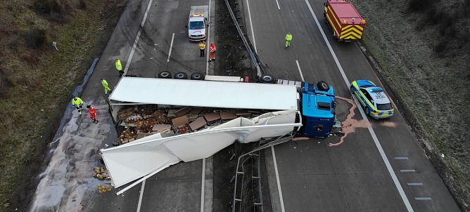 Havarierter Lkw auf der A38 (Foto: S. Dietzel)