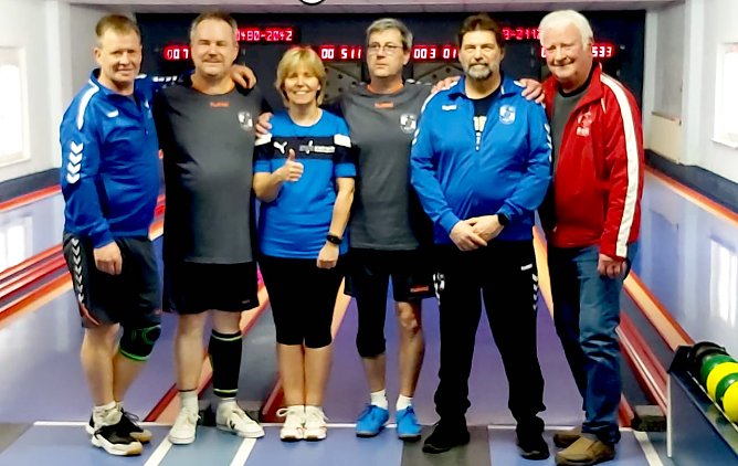 Die gl&uuml;cklichen Sieger v.l.n.r.: Gensch; Herzau; Gro&szlig;e; Schr&ouml;der; Arnold; Lange (Foto: Knut Herzau)