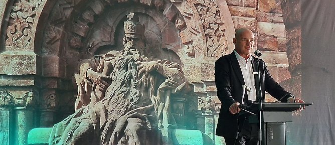 Bank-Vorstand Peter Herbst bei der Begr&uuml;&szlig;ung (Foto: nnz)