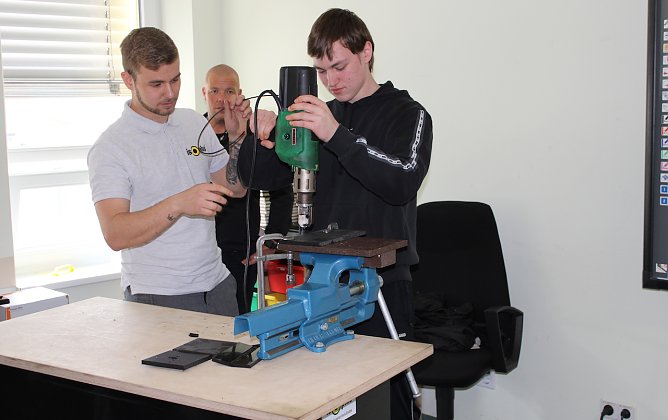 Schule trifft Wirtschaft (Foto: LRA Kyffhäuserkreis) Schule trifft Wirtschaft (Foto: LRA Kyffhäuserkreis)