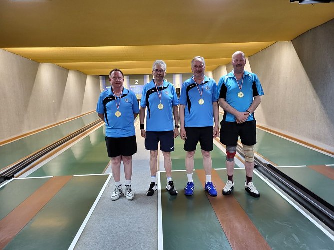 F&uuml;r diese Herren wird es sicher einen Eintrag in der Vereinschronik geben, v.l.: Frank Detzer, Hartmut B&auml;rwinkel, Heiko Thielemann, Achim Langmann (Foto: SV Wasserthaleben)