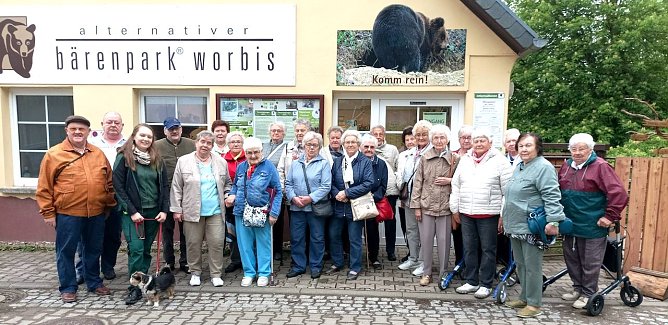 Die WB2 der Volkssolidarit&auml;t besuchte den B&auml;renpark in Worbis (Foto: T. Leipold)