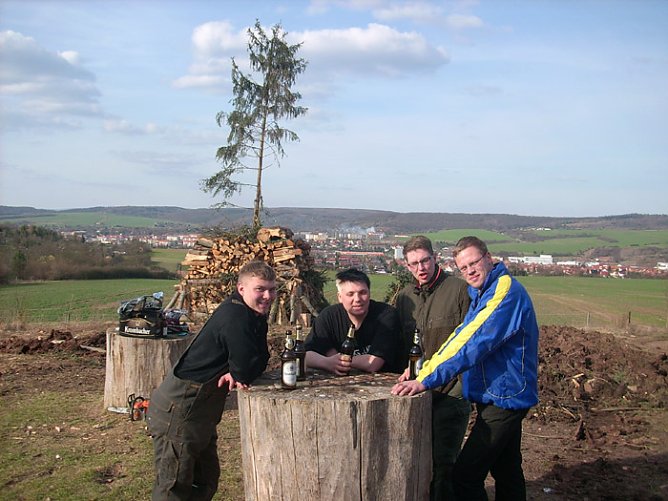 Vorbereitung Osterfeuer (Foto: Karl-Heinz Herrmann)