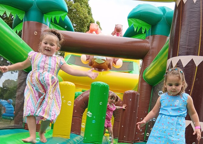 Der große Hüpfburgen-Spaß-Park "TOBOLINO" gastiert erstmals in Nordhausen (Foto: TOBOLINO) Der große Hüpfburgen-Spaß-Park "TOBOLINO" gastiert erstmals in Nordhausen (Foto: TOBOLINO)