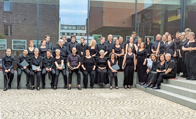 Gruppenfoto der Mitglieder des A-Capella Kammerchors 2019 (Foto: Deutsch-Deutsche Kammerchor) Gruppenfoto der Mitglieder des A-Capella Kammerchors 2019 (Foto: Deutsch-Deutsche Kammerchor)