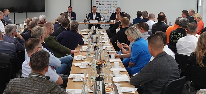 Die Erfurter Politik stand den Nordth&uuml;ringer Unternehmern Rede und Antwort, zum zweiten Sommergespr&auml;ch waren Innenminister Georg Maier (SPD) und der Fraktionsvorsitzende der CDU im Landtag Prof. Dr. Mario Voigt geladen (Foto: NUV)