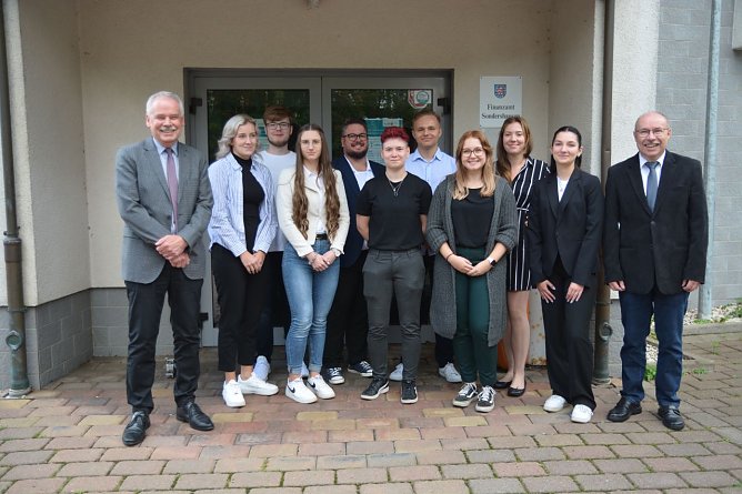 Im Sondersh&auml;user Finanzamt konnte man heute die neuen Auszubildenden begr&uuml;&szlig;en (Foto: Finanzamt Sondershausen)