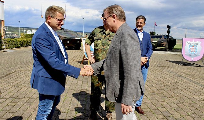 v.li. B&uuml;rgermeister der Stadt Bad Frankenhausen Matthias Strejc; Th&uuml;ringer Ministerpr&auml;sident Bodo Ramelow beim Besuch in Bad Frankenhausen (Foto: Eva Maria Wiegand)