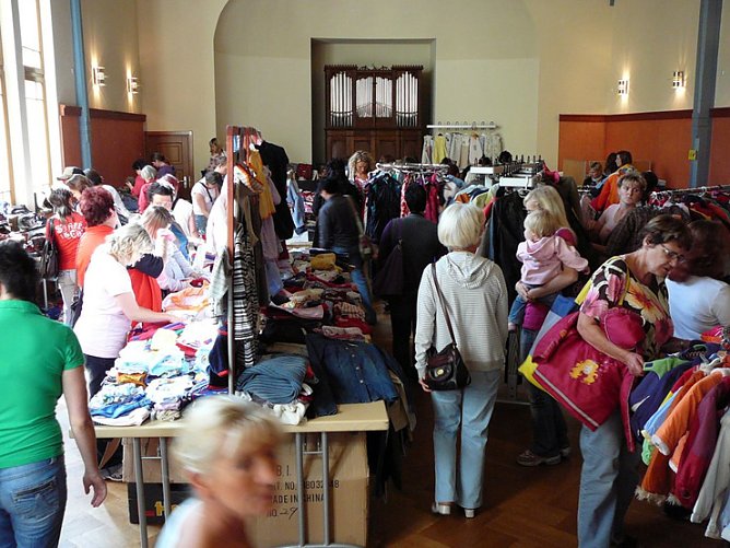 G&uuml;nstig Kinder- und Teeniekleidung kaufen! (Foto: Jana Gro&szlig;)