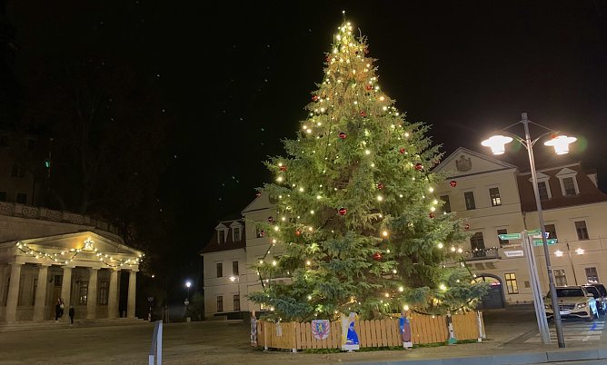 Festlicher Marktplatz in Sondershausen 2022 (Foto: EEva Maria Wiegand) Festlicher Marktplatz in Sondershausen 2022 (Foto: EEva Maria Wiegand)