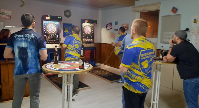 Dartchaoten k&auml;mpfen sich zur&uuml;ck in die Spur (Foto: Maik Beate)