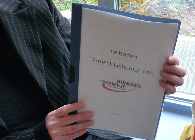 Leihoma-Opa (Foto: Karl-Heinz Herrmann) Leihoma-Opa (Foto: Karl-Heinz Herrmann)