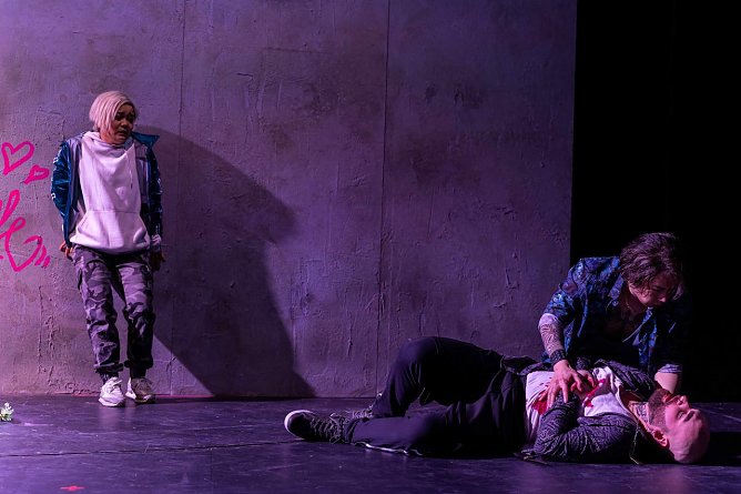 Szene aus Charles Gounods Oper »Roméo et Juliette« (Foto: Tim Müller) Szene aus Charles Gounods Oper »Roméo et Juliette« (Foto: Tim Müller)