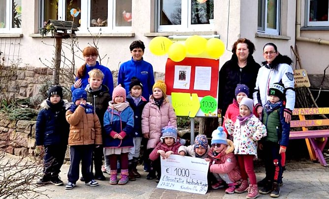 Kindervilla Bad Frankenhausen sammelt 1000 Euro für die Kinderkrebshilfe (Foto: Katrin Milde) Kindervilla Bad Frankenhausen sammelt 1000 Euro für die Kinderkrebshilfe (Foto: Katrin Milde)