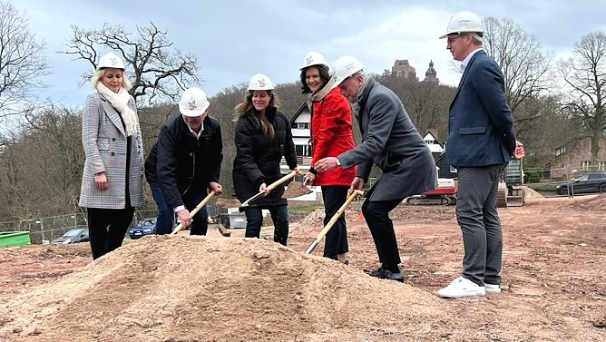 Symbolischer Spatenstich für ein neues Besuchererlebnis am Kyffhäuser (Foto: I. Nebelung) Symbolischer Spatenstich für ein neues Besuchererlebnis am Kyffhäuser (Foto: I. Nebelung)