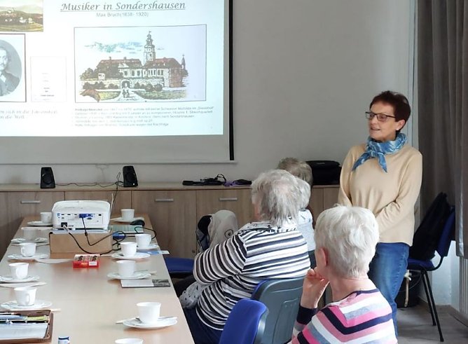 Musikalischer Spaziergang im Seniorentreff Jecha mit Referentin Edith Baars (Foto: Gudrun Diettrich)
