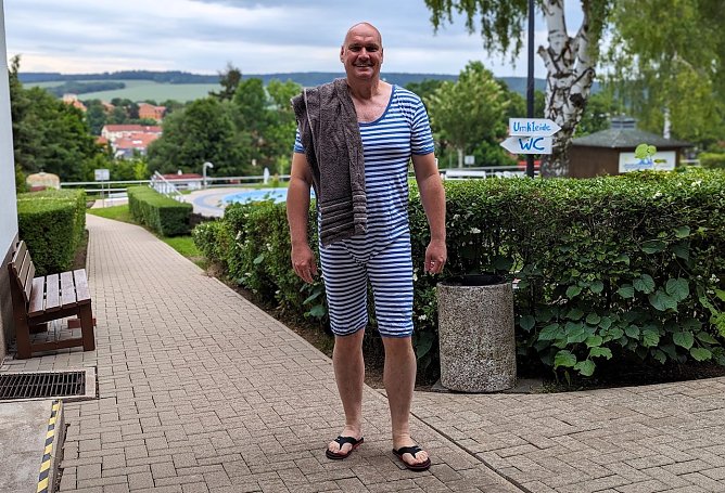 B&uuml;rgermeister von Sondershausen, Steffen Grimm beriet zum Anbaden im "Bergbad Sonnenblick" (Foto: Janine Skara)