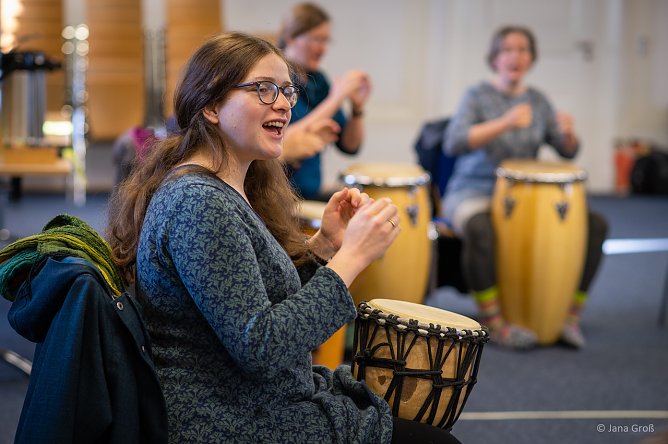 Sommerblumen und Herbstgewitter � Neue Ideen f&uuml;r die Elementare Musikpraxis Schnupperkurs zum Lehrgang an der Landesmusikakademie (Foto: Jana Gro&szlig;)