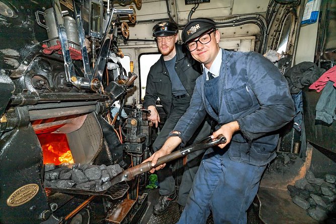 Ein Heizer aus Wales befeuert die Brockenlok (Foto: D.Bahnsen) Ein Heizer aus Wales befeuert die Brockenlok (Foto: D.Bahnsen)