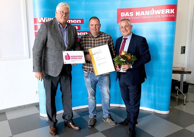 Das Baugeschäft Bärwinkel aus Großenehrich gewinnt Award 2024 (Foto: Handwerkskammer Erfurt) Das Baugeschäft Bärwinkel aus Großenehrich gewinnt Award 2024 (Foto: Handwerkskammer Erfurt)