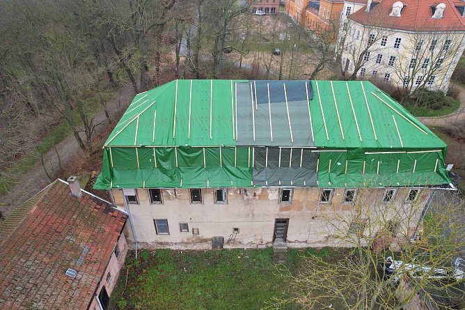 J&auml;gerhaus von Schloss Sondershausen mit Notdach aus Spezialfolien (Foto: Manuel Mucha)