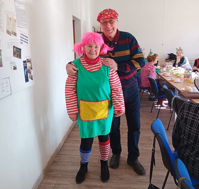 Fr&ouml;hliches Faschingstreiben im Seniorentreff Jecha (Foto: W. Dittrich)