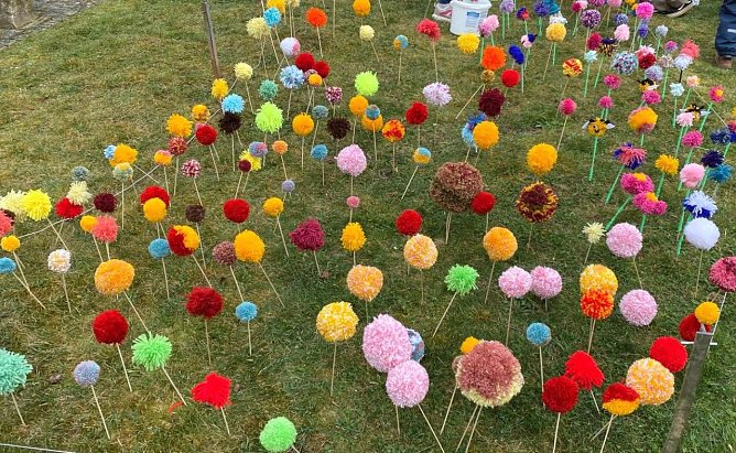Nachhilfe für die Natur heute beim Einbommeln im Kurpark bad Langensalzas (Foto: Eva Maria Wiegand) Nachhilfe für die Natur heute beim Einbommeln im Kurpark bad Langensalzas (Foto: Eva Maria Wiegand)
