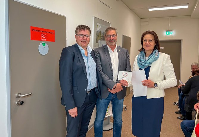 v.li.n.re. Landr&auml;tin Antje Hochwind-Schneider; Raimund Scheja (Erster Beigeordneter); Dr. Axel Ple&szlig;mann Allgemeinmedizer f&uuml;r klinische Akut- und Notfallmedizin (Foto: LTRA Kyffh&auml;userkreis)
