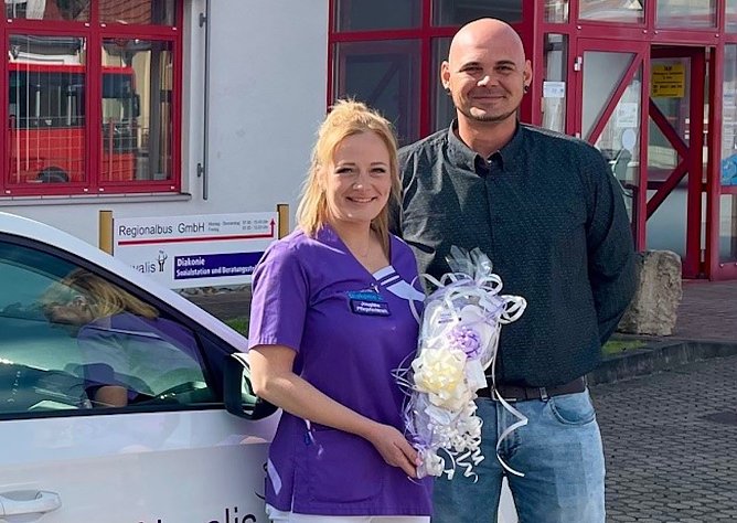 v.li.n.re. Josephine Liebau ist die neue Praxisanleiterin in der Sozialstation Sondershausen Novalis, Teamleiter Stefan Mei&szlig;geier (Foto: Karina Krausholz)