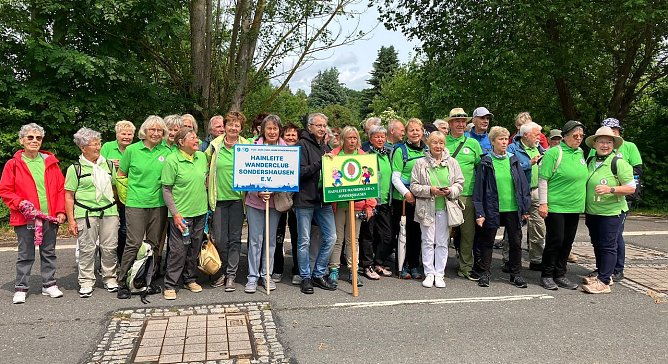 Die Mitglieder des Wanderclubs "Hainleite Wanderclub Sondershausen " treffen sich regelm&auml;&szlig;ig (Foto: Wolfgang Lehmann)