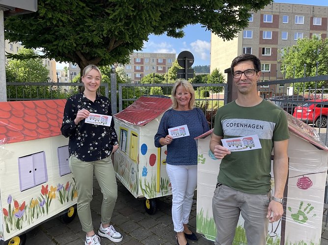 Melanie Erfurth, Andrea K&ouml;hler und Christopher Schwind zogen die Gewinnerlose (Foto: Wippertal Immobilien GmbH)