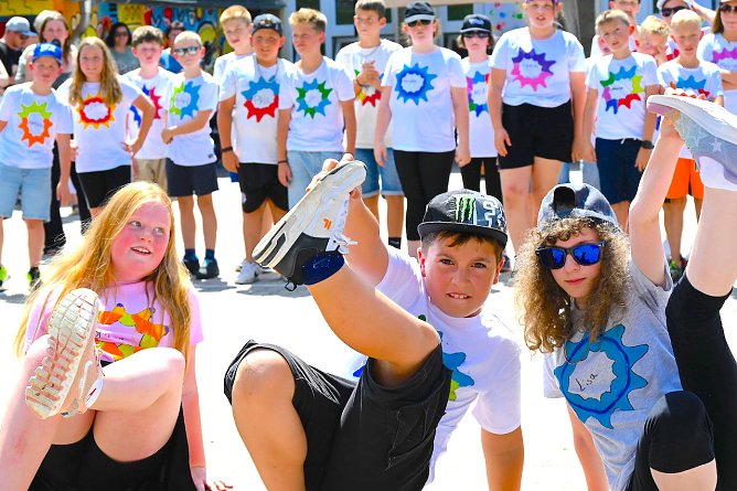 Sch&uuml;ler aus Udersleben beendeten das Schuljahr mit selbstchoreografierten T&auml;nzen (Foto: Elisabeth Gattermann)