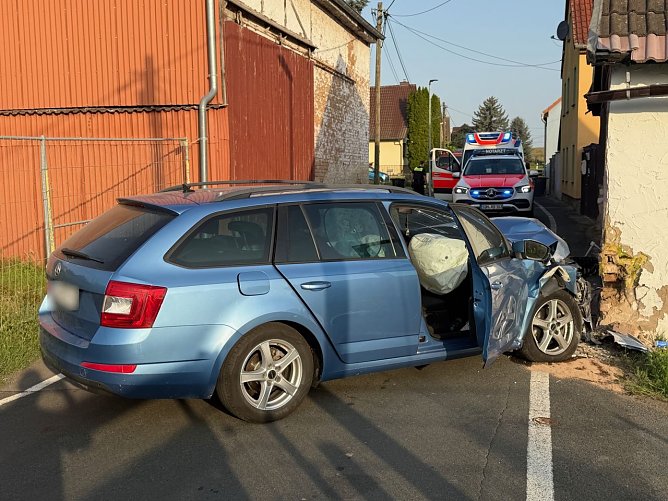 Unfallfahrzeug in Niederspier (Foto: S. Dietzel) Unfallfahrzeug in Niederspier (Foto: S. Dietzel)