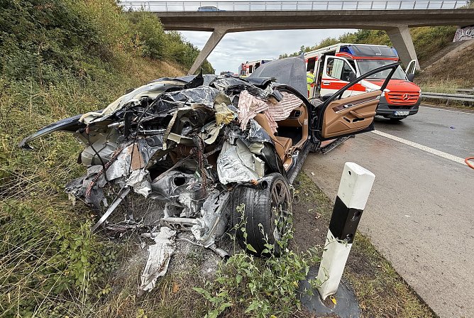 Unfall mit Todesfolge heute auf der A38 (Foto: S.Dietzel) Unfall mit Todesfolge heute auf der A38 (Foto: S.Dietzel)