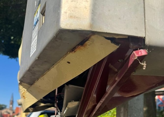 Gesprengter Automat (Foto: Polizei) Gesprengter Automat (Foto: Polizei)