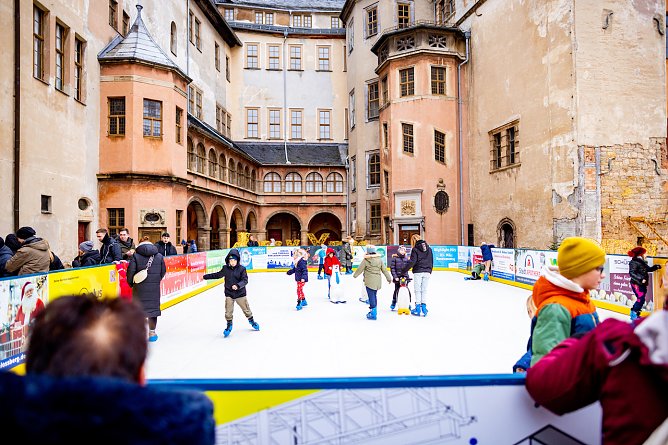Auf dem Schlosshof in Sondershausen er&ouml;ffnet ab 30. November die Eisbahn. (Foto: Janine Skara)
