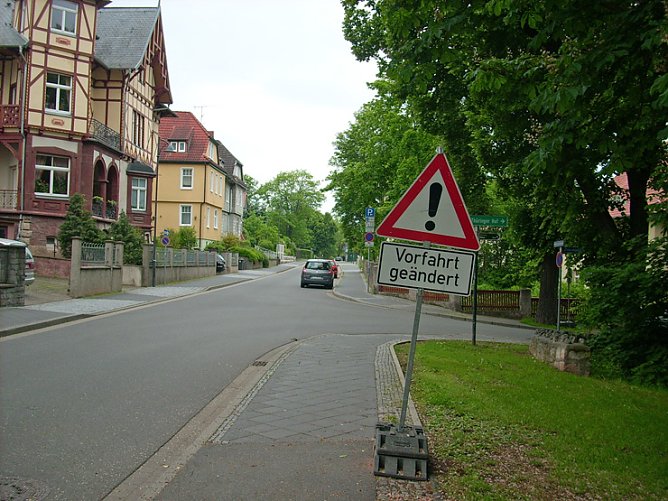 Vorsicht, Vorfahrt ge&auml;ndert! (Foto: Karl-Heinz Herrmann)