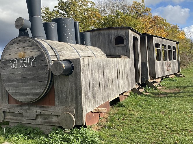 Holzlok am S&uuml;dharzer Dampflok Steig (Foto: Wolfgang Lehmann)
