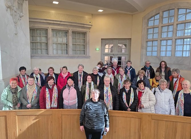 Frankenhäuser Frauenchor in der Frauenkirche in Dresden (Foto: Katrin Milde) Frankenhäuser Frauenchor in der Frauenkirche in Dresden (Foto: Katrin Milde)