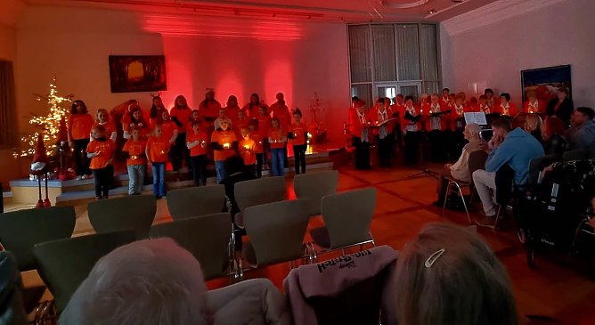 Benefizkonzert 2024 in Bad Frankenhausen mit dem Frankenh&auml;user Frauenchor und dem Kinderchor der Kurstadtgrundschule "Musik&uuml;sschen" (Foto: Frankenh&auml;user Frauenchor-Katrin Milde)