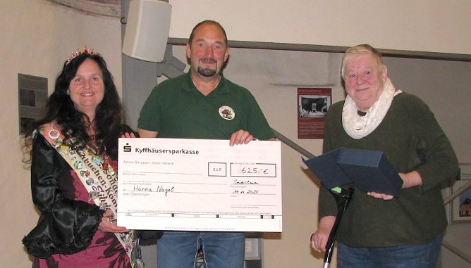 Ehrenpreis der Stadt Sondershausen für Hanna Nagel (re.) (Foto: Uwe Lumm) Ehrenpreis der Stadt Sondershausen für Hanna Nagel (re.) (Foto: Uwe Lumm)